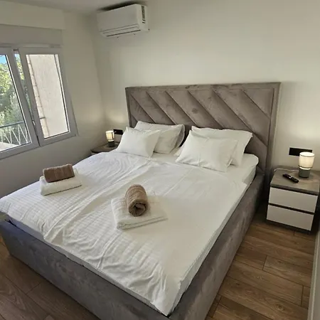 Mini House Nikola 아파트 *