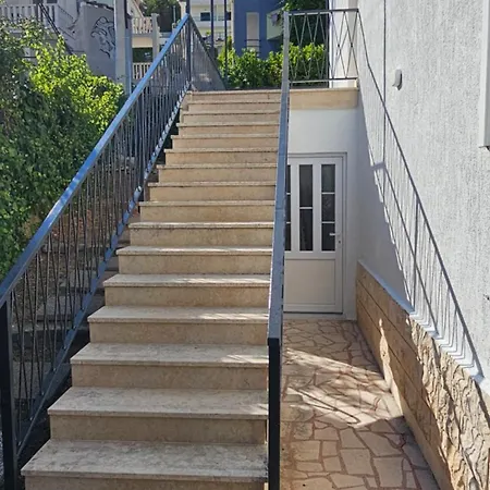 Mini House Nikola *