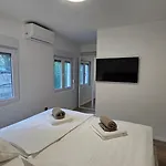 Apartment Mini House Nikola
