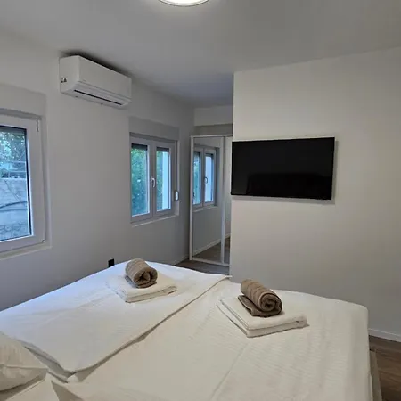 Apartment Mini House Nikola