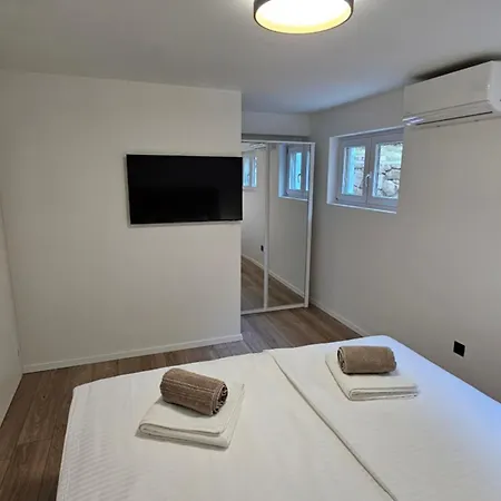 Mini House Nikola *
