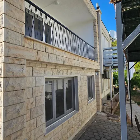 Mini House Nikola *